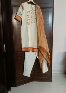 Women Off White Thread Embroidery Printed Suit Set