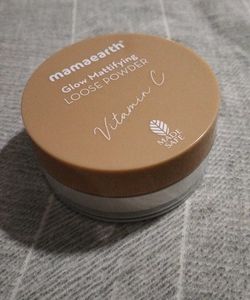 Mamaearth Glow Mattifying Loose Powder