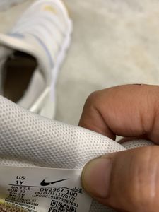 Unisex Cream Nike Slip-On Sneakers