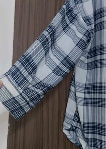 Blue &amp; White Plaid Button-Up Shirt