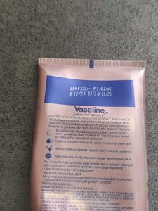 Vaseline Gluta-Hya Dewy Radiance Serum-Lotion