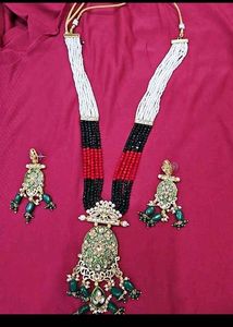 Beautiful Kundan Set With Earrings