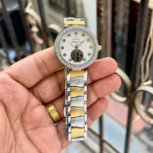 OMEGA LADYMATIC – TIMELESS GRACE WITH A TOUCH OF R