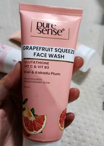 ( Sealed) Grapefruit Squeeze Face Wash
