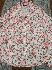 Chic Floral Print Button-Up Shirt