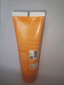 SNISS Vitamin C Skin Brightening Face Wash