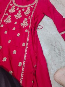 Elegant Pink Kurta Set with Embellishments