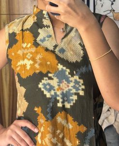 Unique Floral Print Sleeveless Kurta