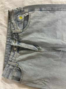 Light Wash Daisy Embroidered Jeans