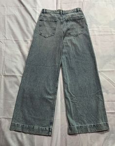 Wide Leg Light Wash Jeans size 28