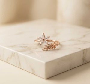 Charming Flower &amp; Leaf Ring