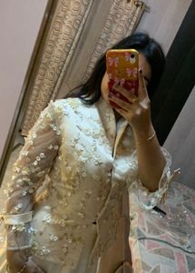 Elegant Cream Embroidered trail gown🎀🩷🦋