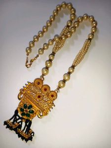 Exquisite Pearl &amp; Gold Pendant Necklace