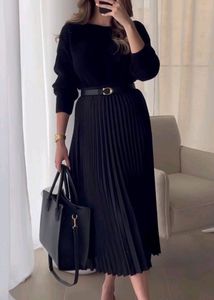 Elegant Black Pleated Midi skirt