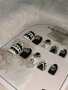 Monochrome Press-On Nails😍♥️