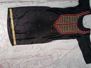 Elegant Black Kurta Set with Intricate Embroidery