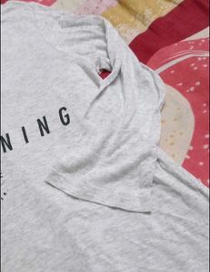 Comfortable Grey Graphic T-Shirt