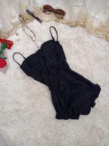 🖤Chic Black Ruffled Camisole Top🖤