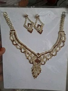 Necklace Brown N White Stone