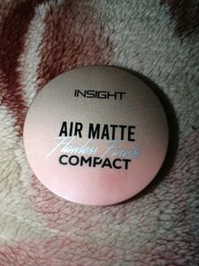 Insight Air Matte Compact powder
