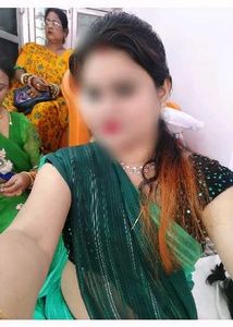 Beautiful 2 colour saree in discount