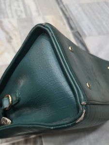 Elegant Green Crocodile Embossed Handbag