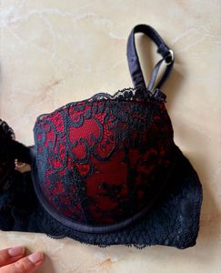 Red-black Lace Trimmed Push-Up Bra