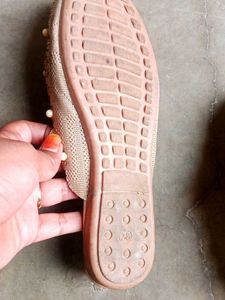 Exquisite Pearl Embellished Flat Sandals