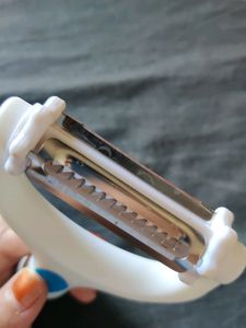 Kitchen Peeler - Blue &amp; White