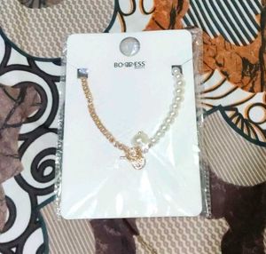 Elegant Pearl & Gold Tone Necklace