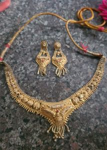 Elegant Gold Necklace and Earring Set