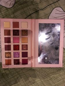 UrbanMac Nude Eyeshadow Palette