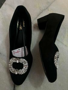 Elegant Black Heels with Crystal Embellishment