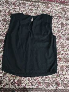 Chic Black Sleeveless Top