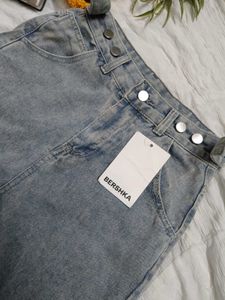 Cute Heart Detail Light Wash Jeans🫶🏻
