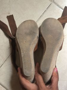 audio brown wedges