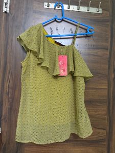109°F Women’s One-Shoulder Top | Size M |
