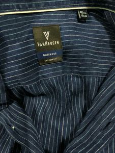 Van Heusen Men's Striped Short Sleeve Shirt
