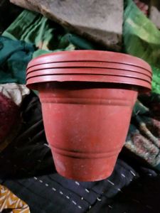 Red Plastic Garden Pot - Durable &amp; Versatile