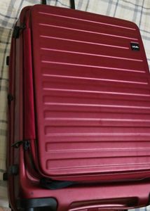 Maroon Hard Shell Luggage Handel grip is broken
