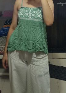 Cute Green Crinkle Top with White Print