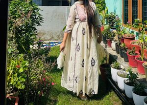 Elegant Cream Kurta Set with Embroidery