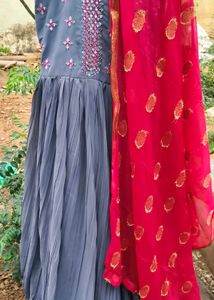 Elegant Grey Kurta with Red Dupatta