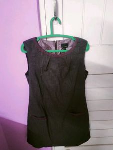 Chic Sleeveless Dress