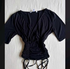 V neck ruched black top