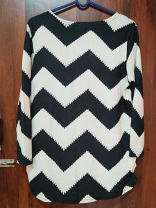 Chic Black &amp; White Chevron Top