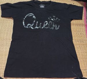 Black "Queen" Graphic T-Shirt