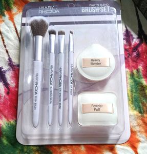 Hillary Rhoda Brush Set with Blender & Puff