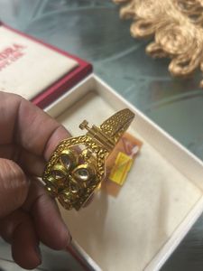 Exquisite Gold Plated Kundan Bangle