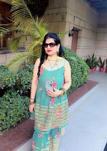 Unique Golden stylish sleeveless suit